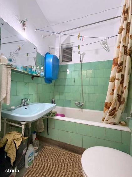 Apartament cu 3 camere în Tei