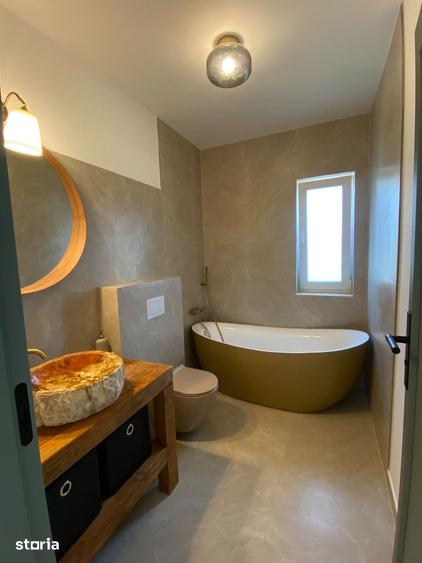 Casă cu 4 camere cu Teren 731 Mp în Moșnița Nouă