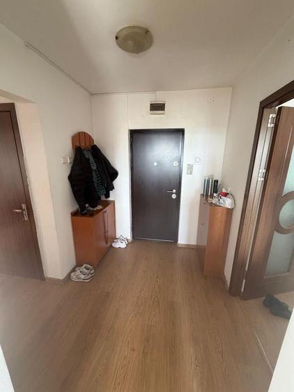 Apartament 3 camere, decomandat, - - 2