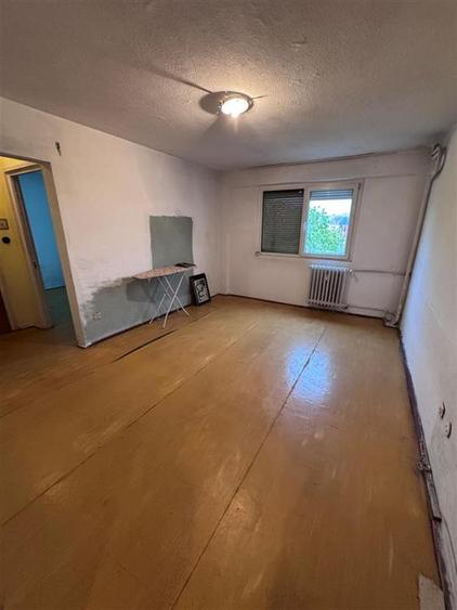 Apartament cu 2 camere semidecomandat în Brâncoveanu