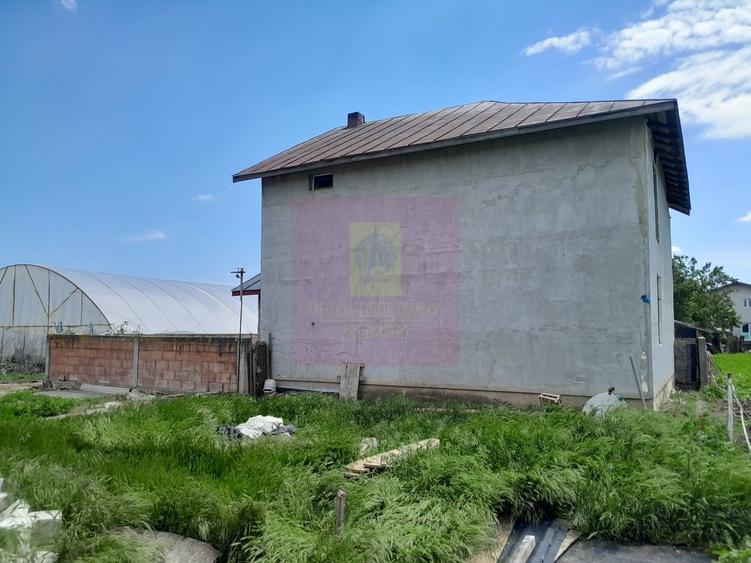 Casă cu 4 camere în Eroii Revoluției