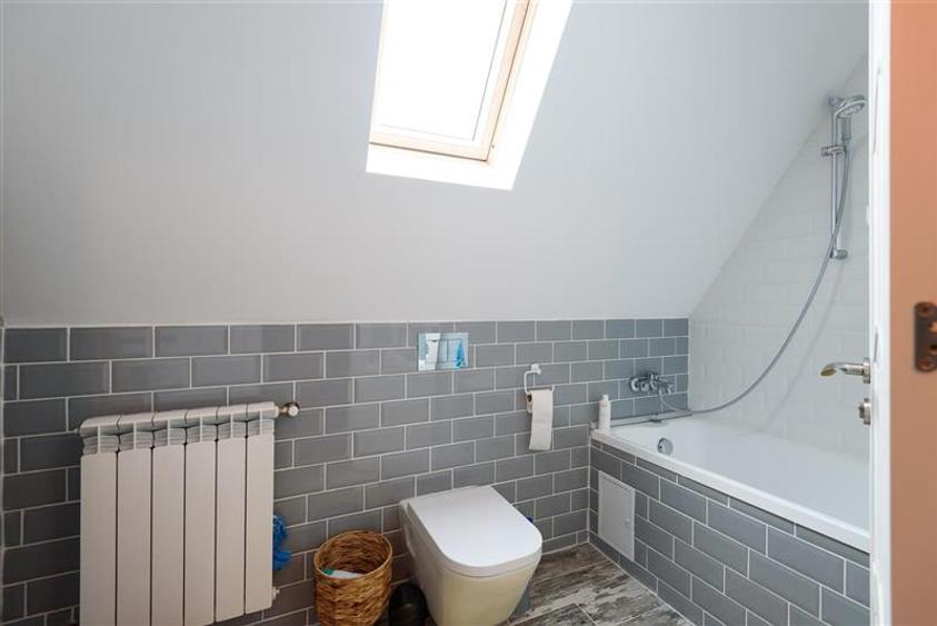 Apartament cu trei unitati locative, baie si bucatarie fiecare, central, Brasov - 15