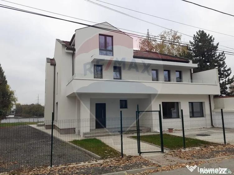 Casă cu 8 camere cu Teren 1200 Mp în Mogoșoaia