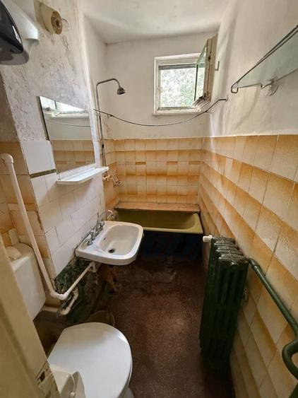 Apartament cu 3 camere semidecomandat în Micro 19