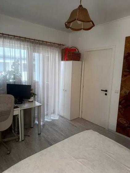 Apartament cu 2 camere semidecomandat, mobilat în Florești