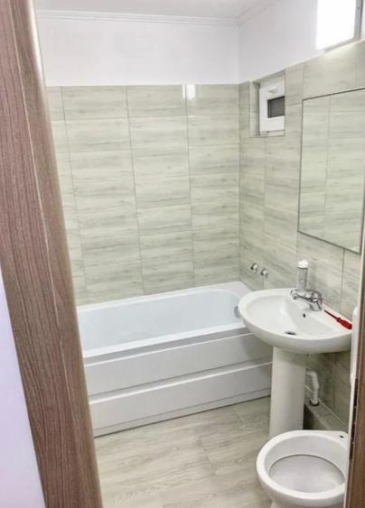 Apartament cu 3 camere decomandat în Drumul Taberei
