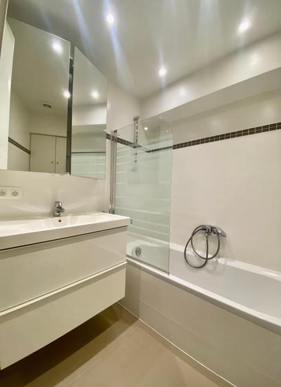 Apartament cu 3 camere decomandat în Nord-Est