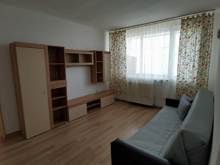 Apartament cu 2 camere semidecomandat, mobilat în Mihai Viteazul