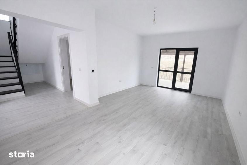 Casă cu 5 camere cu Teren 500 Mp în Podu Roș
