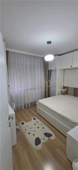 Apartament cu 4 camere semidecomandat în Politehnica