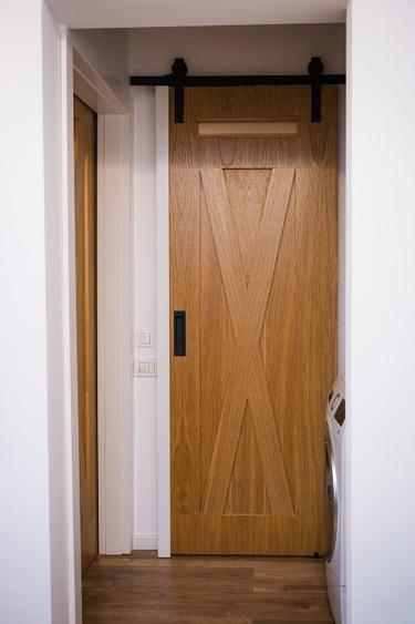 Apartament cu 3 camere semidecomandat, mobilat în Titan