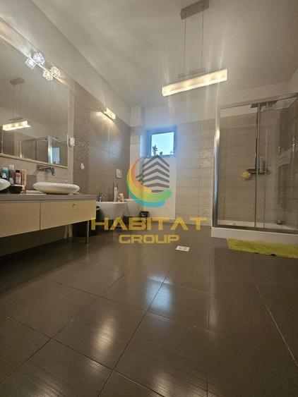 Casă individuală cu 8 camere cu Piscina în Central