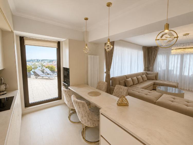 Apartament cu 3 camere decomandat, mobilat în Central