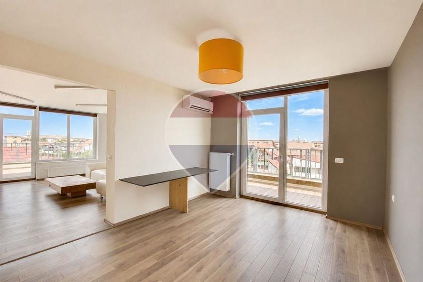 Penthouse cu 3 camere decomandat în Braytim