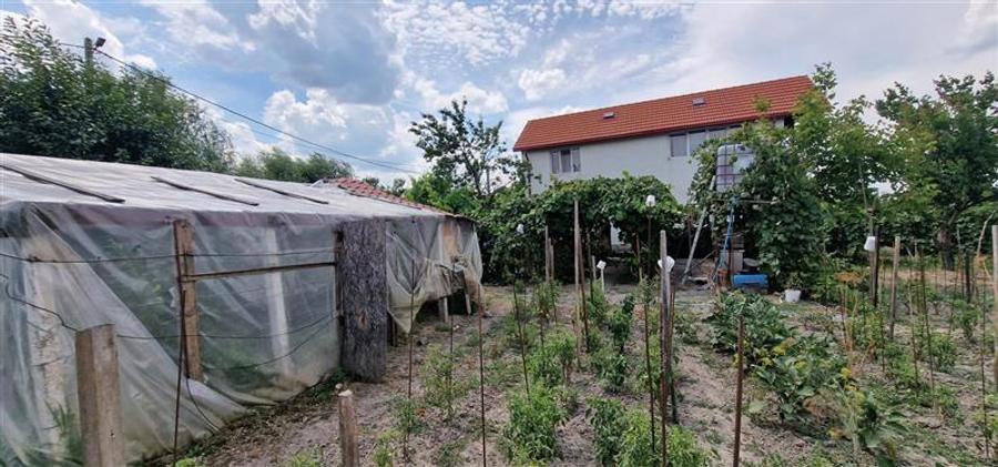 Casă individuală cu 6 camere cu Canalizare în Brebu