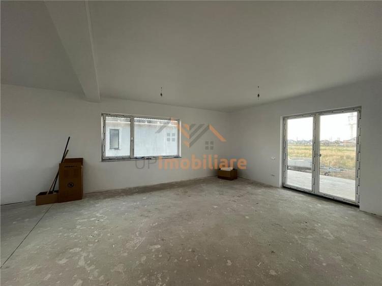 Casă cu 4 camere cu Teren 471 Mp în Cihei