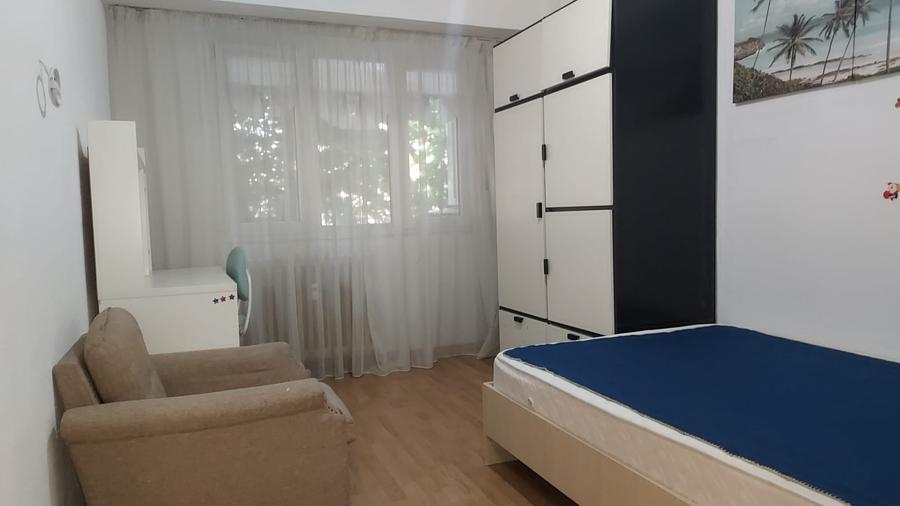 Apartament cu 3 camere decomandat, mobilat în Titulescu