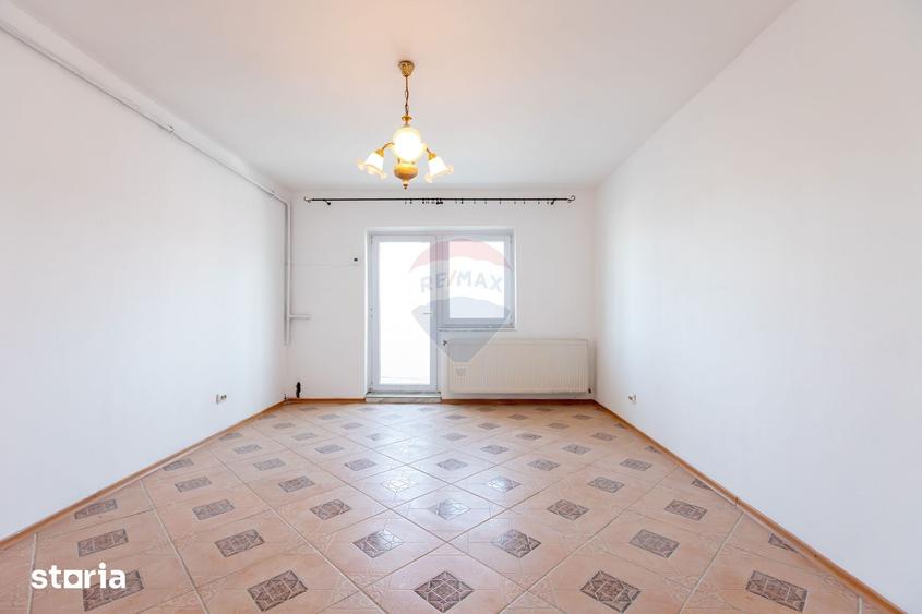 Apartament cu 3 camere în Traian