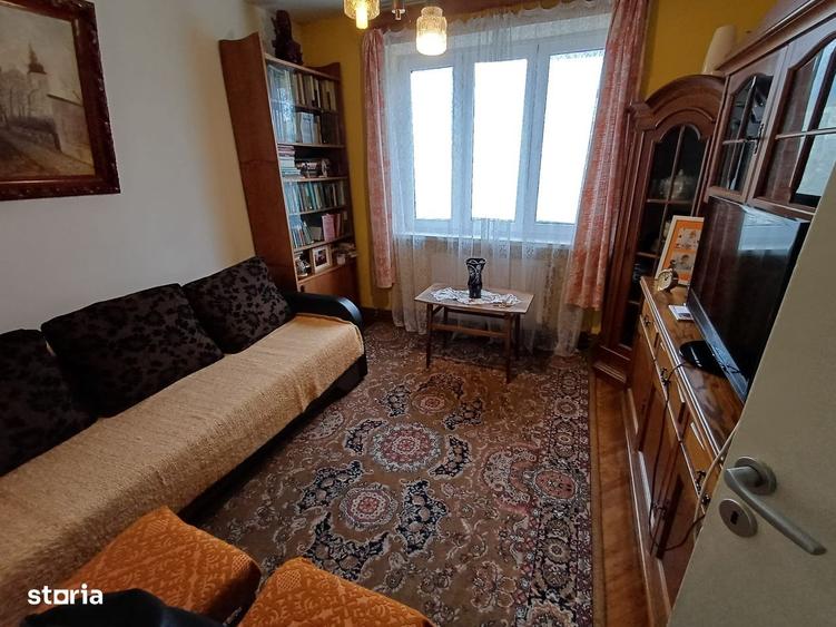 Apartament cu 3 camere decomandat în Central