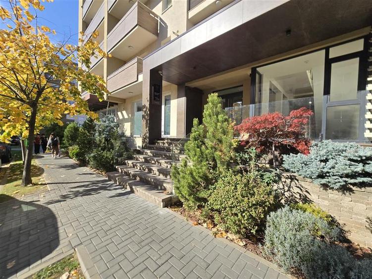 Apartament cu 2 camere decomandat, mobilat în Tractorul