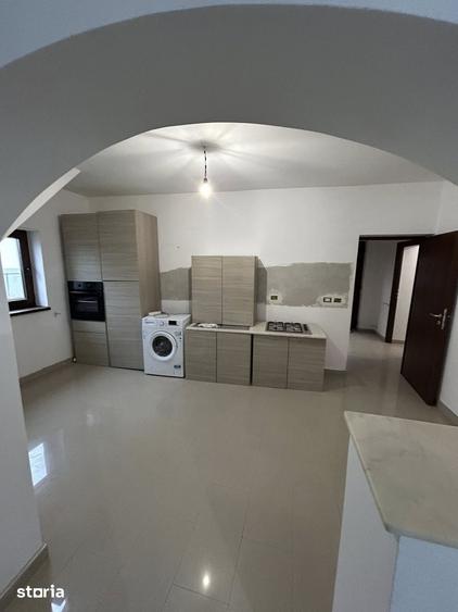 Casă cu 4 camere cu Teren 1090 Mp în Central