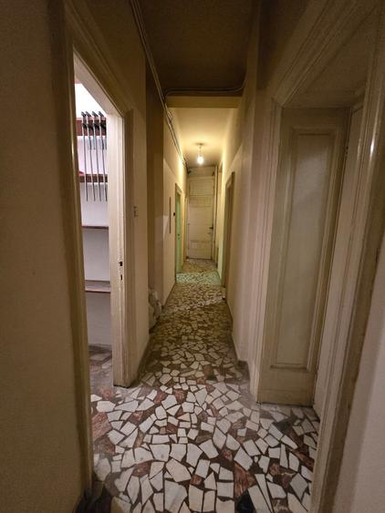 Apartament cu 4 camere semidecomandat în Armeneasca