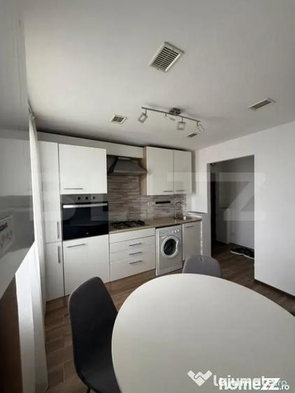 Apartament cu 3 camere semidecomandat în Central