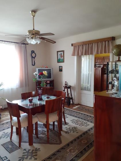 Casă individuală cu 5 camere cu Canalizare în 7 Noiembrie
