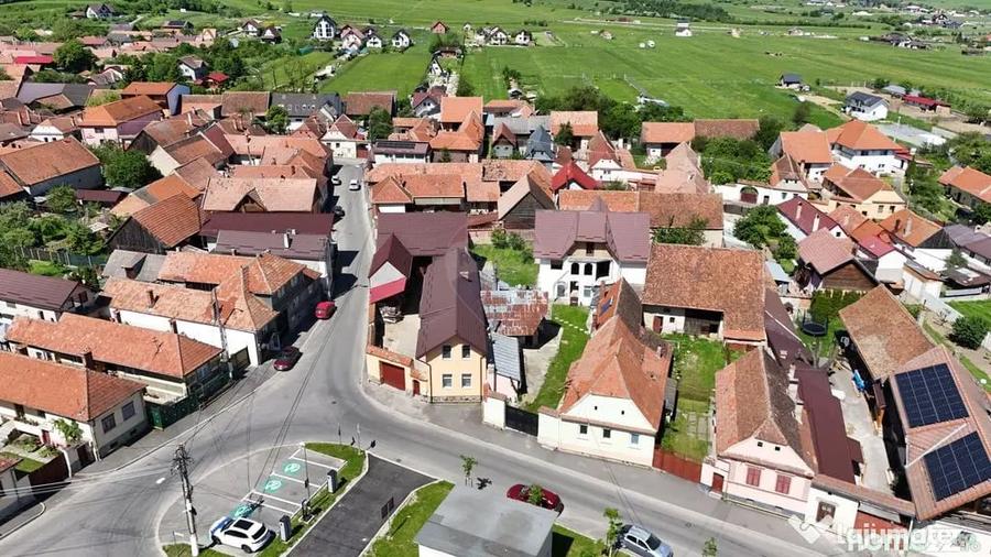 Casă cu 7 camere cu Teren 1151 Mp în Central