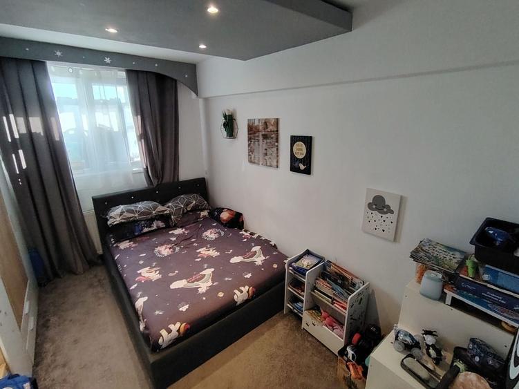 Apartament cu 3 camere decomandat în Berceni