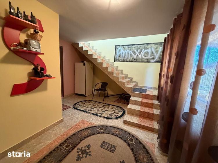 Casă cu 10 camere cu Teren 800 Mp în Costești
