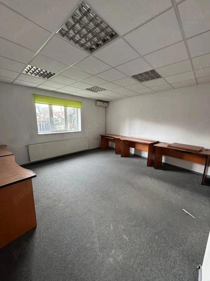 Casă cu 5 camere în Central