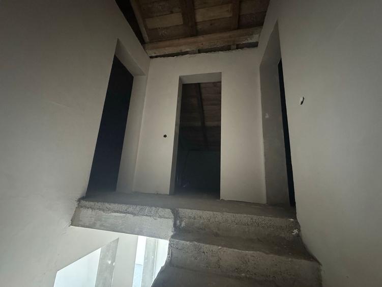 Duplex cu 6 camere cu Canalizare în Florești