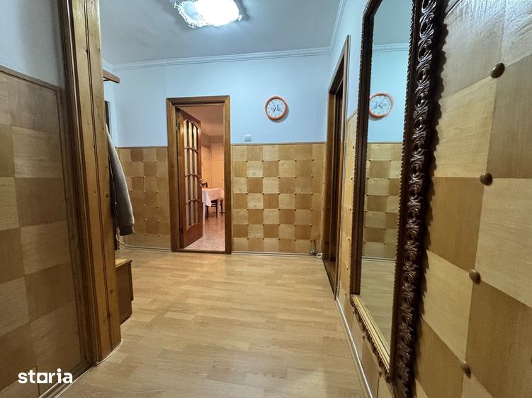 Apartament cu 3 camere decomandat în Mioriței