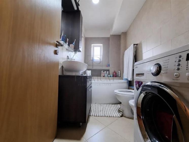 Apartament cu 3 camere semidecomandat în Giroc