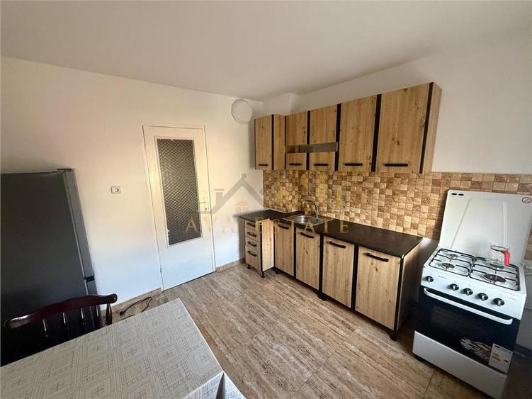 Apartament cu 2 camere semidecomandat, mobilat în Dâmbovița