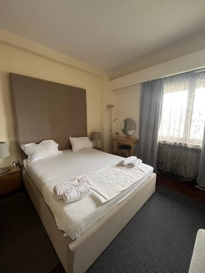 Apartament cu 5 camere semidecomandat în Unirii