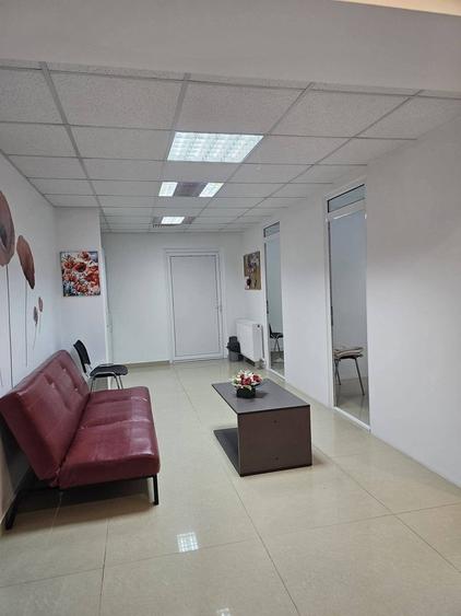 Apartament cu 4 camere decomandat în