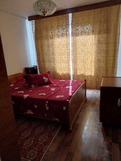 Apartament cu 3 camere semidecomandat în Drumul Taberei