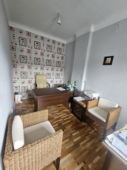Apartament cu 3 camere semidecomandat, mobilat în Central