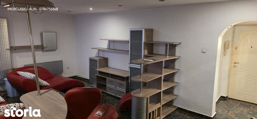 Apartament cu 3 camere decomandat în Micro 6