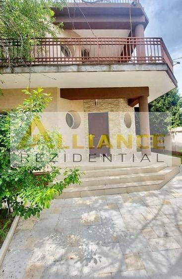 Casă cu 5 camere cu Teren 449 Mp în Apărătorii Patriei