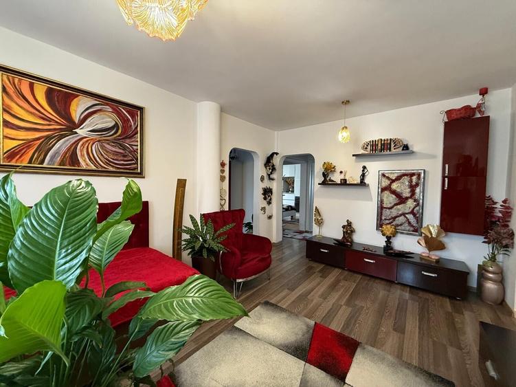 Apartament cu 4 camere semidecomandat, mobilat în Mihai Bravu