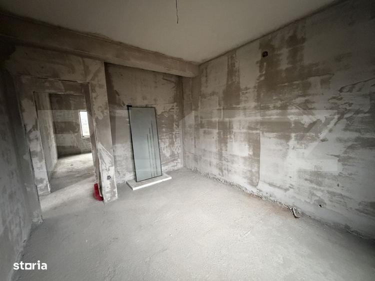 Apartament cu 4 camere decomandat în Stana