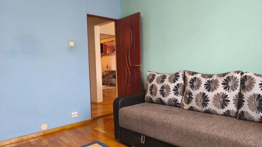 Apartament cu 3 camere decomandat în Liliacului