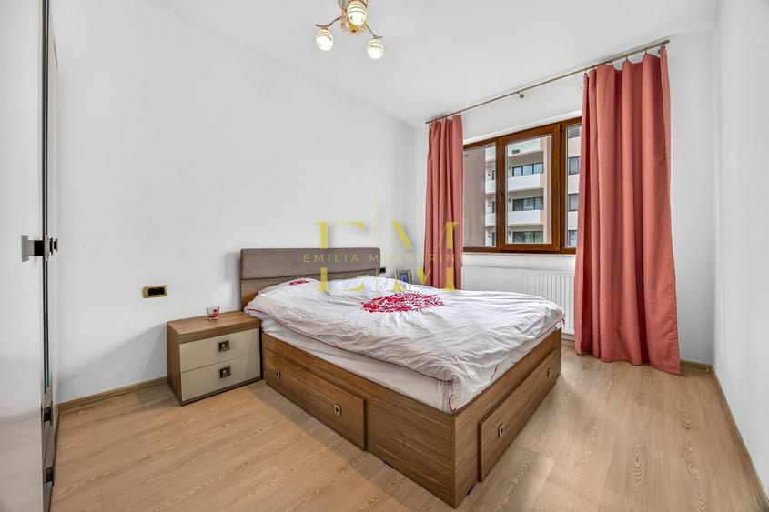 Apartament cu 3 camere decomandat în Tractorul