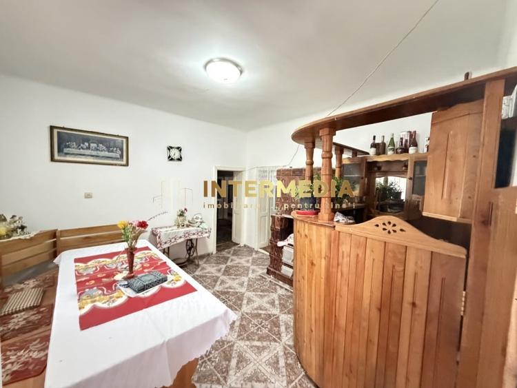 Casă individuală cu 6 camere cu Canalizare în Șard