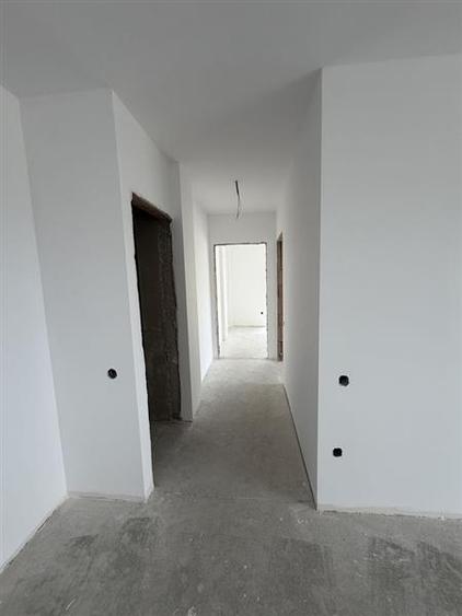 Apartament cu 3 camere semidecomandat în Iris