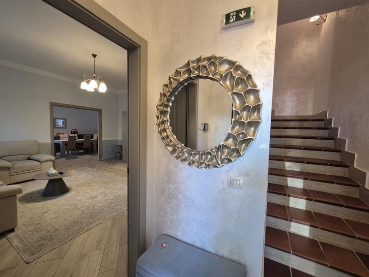 Casă cu 4 camere în Exterior Vest