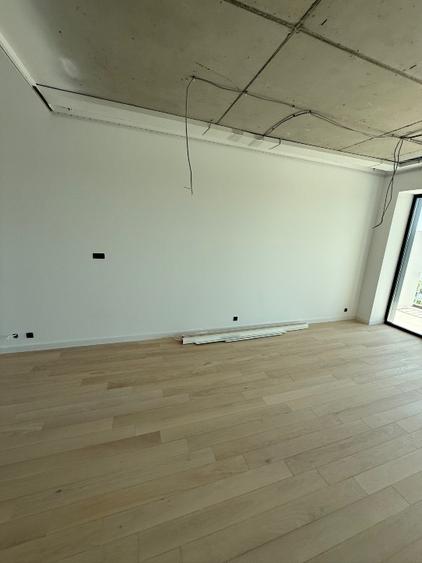Apartament cu 3 camere semidecomandat în Colentina